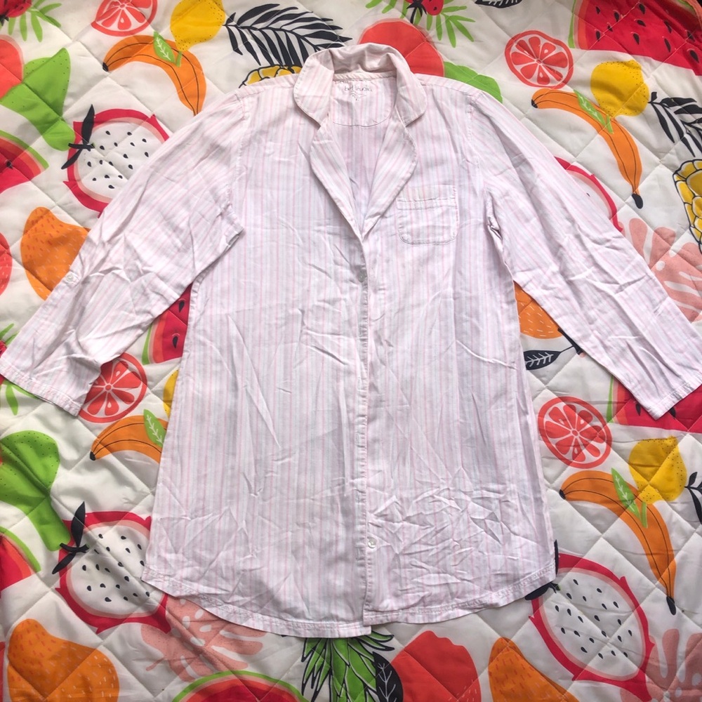 White & pink striped nightgown shirt with a relaxed fit